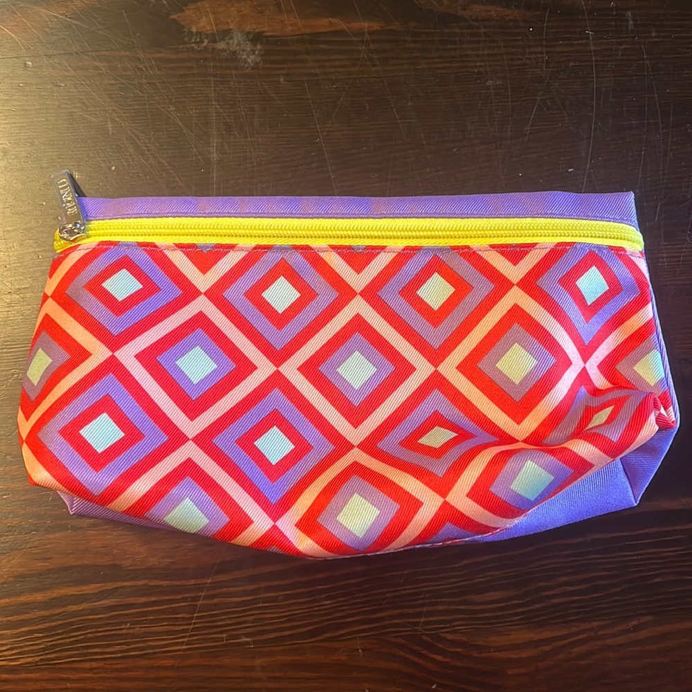 Adorable Clinique Makeup Bag ❤️❤️💄💋